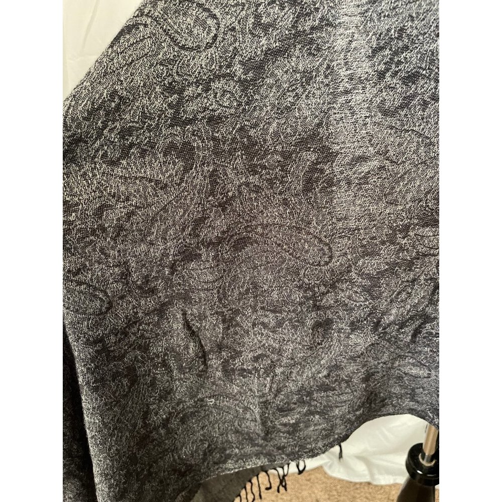 Jacelyn Smith Black/Gray Paisley Pattern Scarf/Wrap/Shawl - Picture 7 of 9